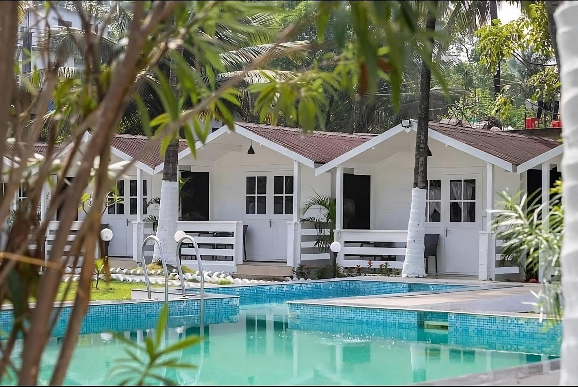 Seabliss Cottages Morjim Exterior photo