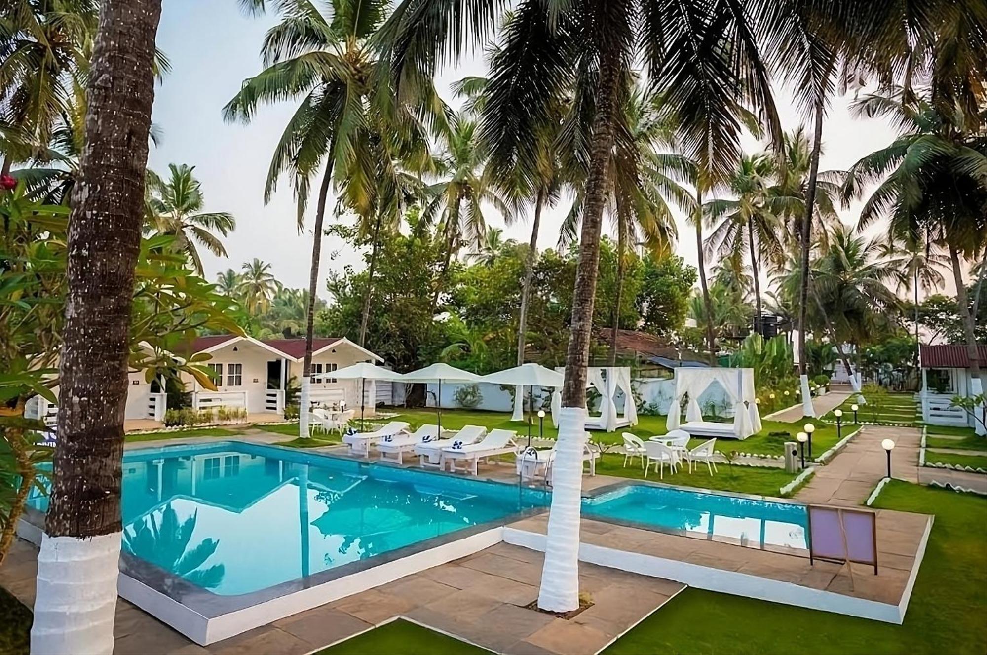 Seabliss Cottages Morjim Exterior photo