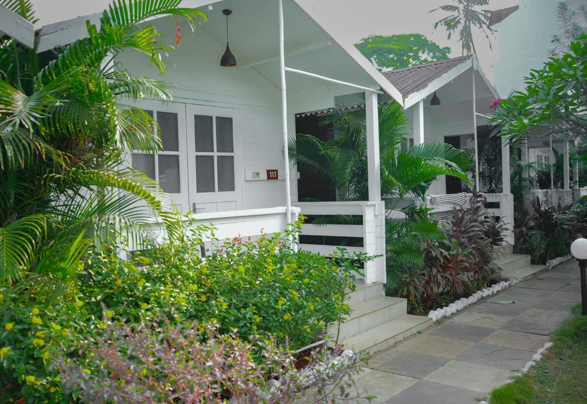 Seabliss Cottages Morjim Exterior photo