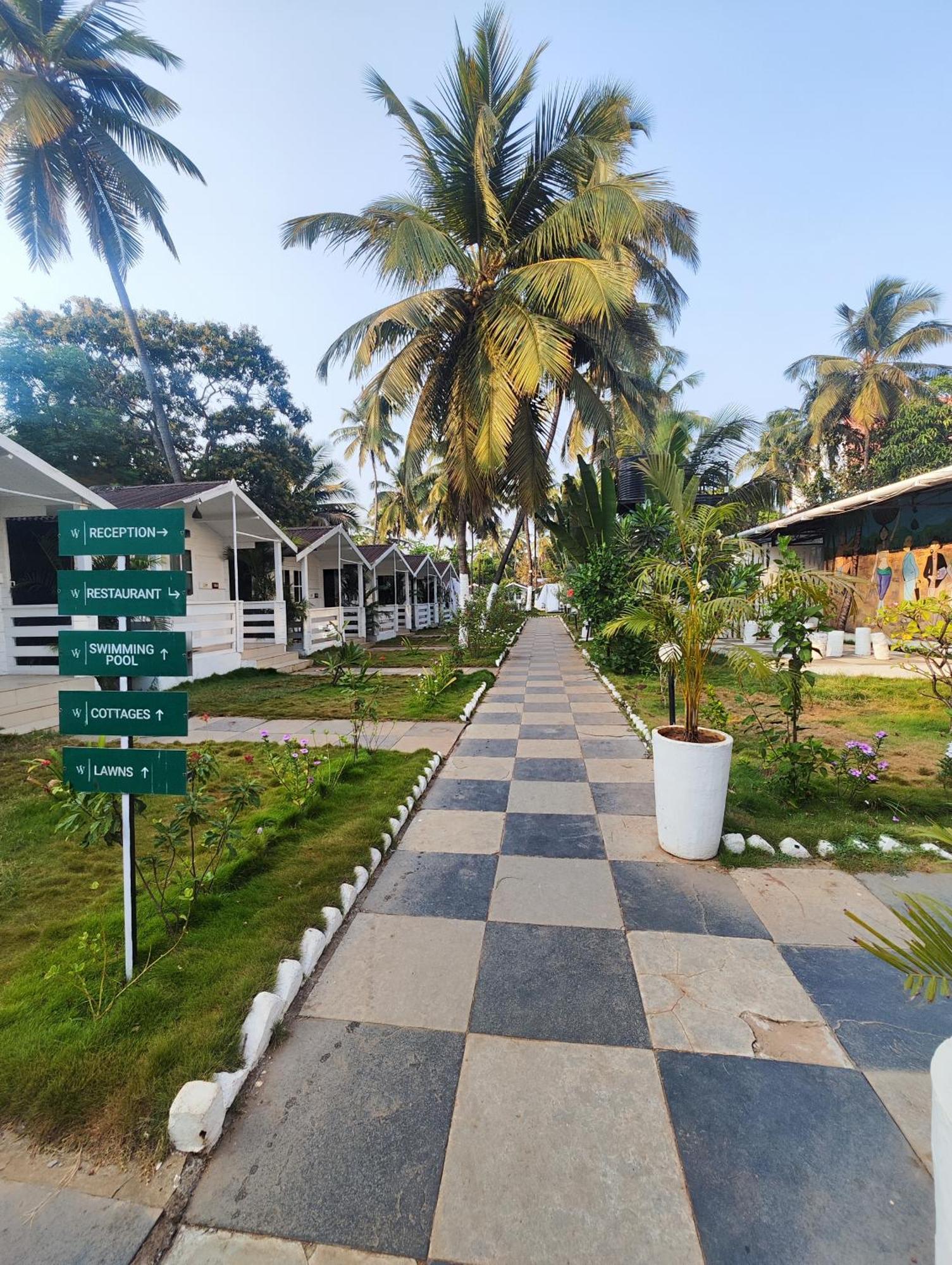 Seabliss Cottages Morjim Exterior photo